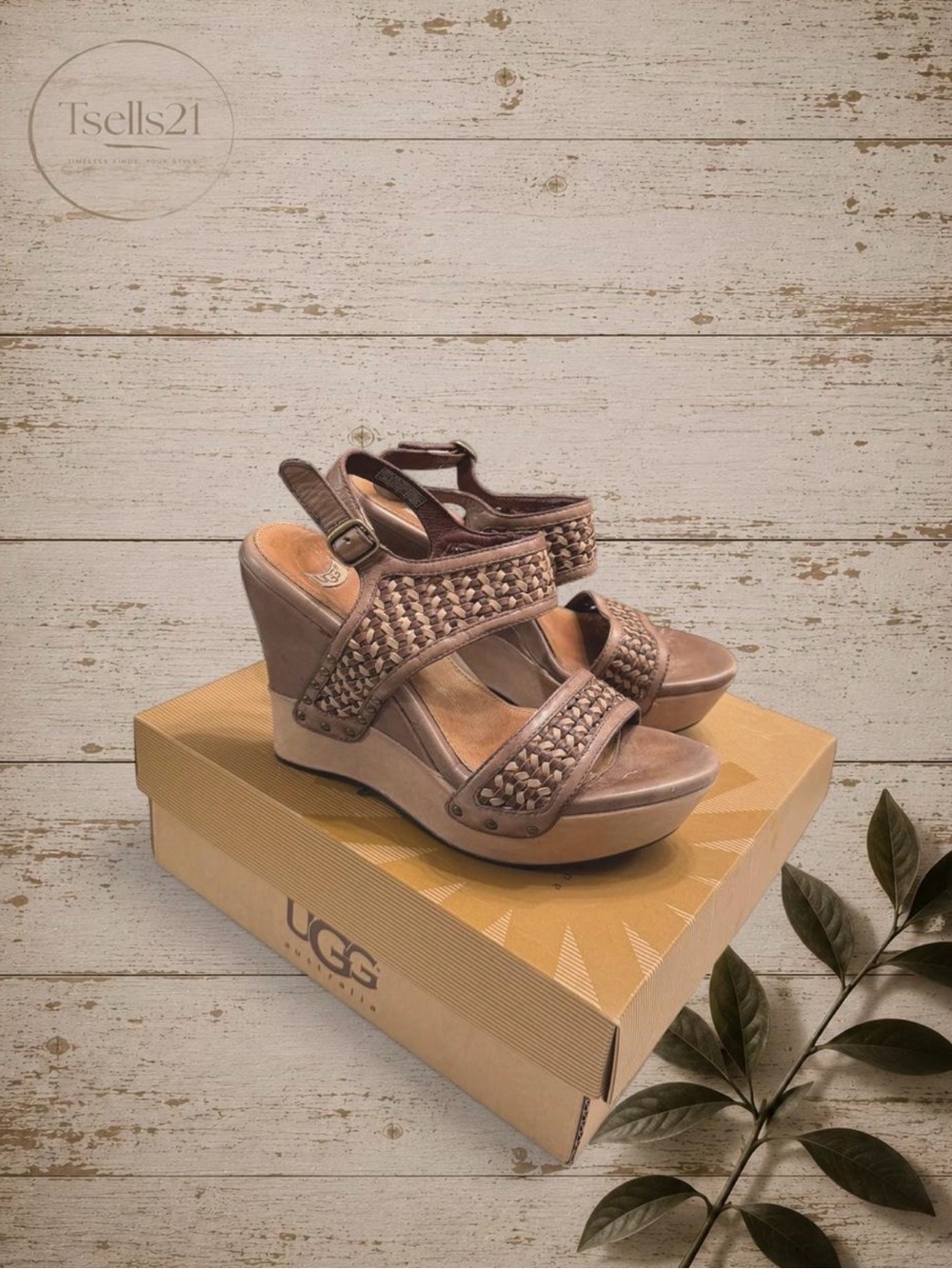 Ugg Australia Vintage “Assia” Leather Wedge Sandals (With box!) - Size 7.5